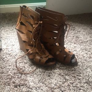 Mia wedges size 8 1/2